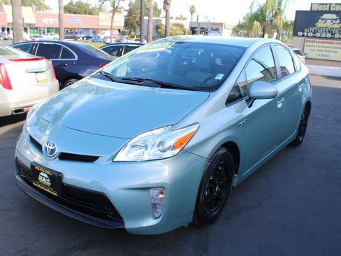 Used 2015 Toyota Prius Four FWD image 4
