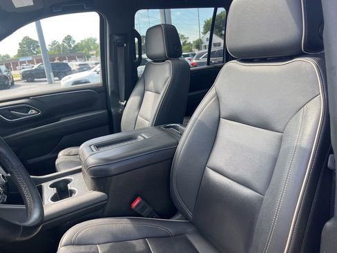 Used 2023 GMC Yukon XL SLT w/ SLT Premium Package AWD/4WD image 8
