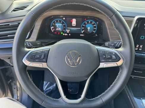 Used 2024 Volkswagen Atlas SE image 17