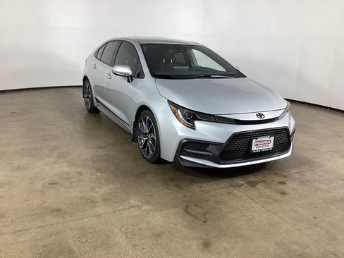 Used 2022 Toyota Corolla SE FWD image 3