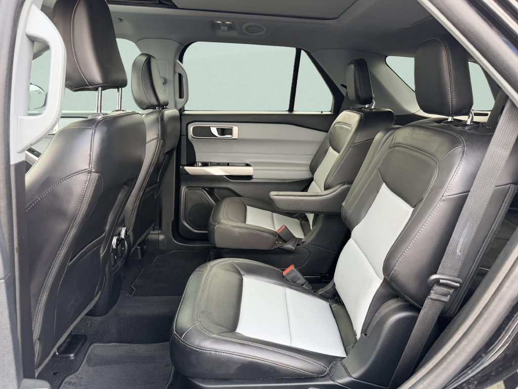 Used 2023 Ford Explorer XLT w/ XLT Sport Appearance Package AWD/4WD image 10
