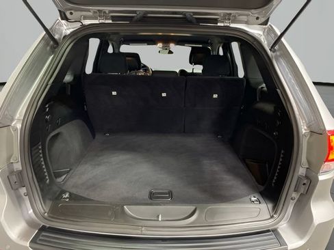 Used 2018 Jeep Grand Cherokee Laredo AWD/4WD image 25
