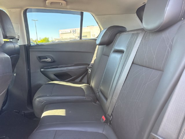 Used 2020 Chevrolet Trax LT w/ LT Convenience Package FWD image 13
