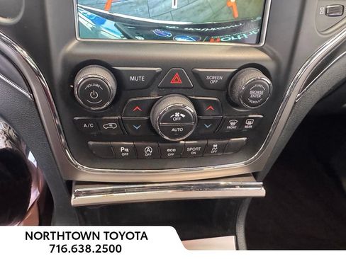 Used 2018 Jeep Grand Cherokee Limited w/ Luxury Group II AWD/4WD image 2