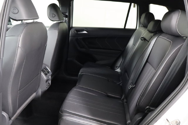 Used 2024 Volkswagen Tiguan SE R-Line AWD/4WD image 15