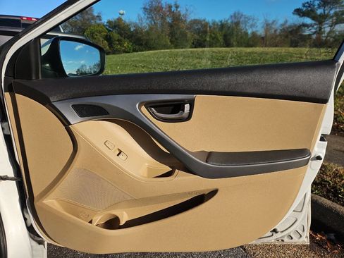 Used 2011 Hyundai Elantra GLS image 16