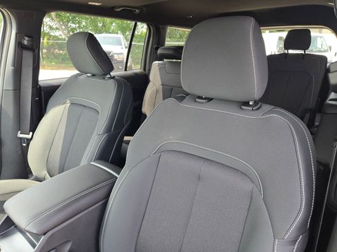 New 2026 Jeep Grand Cherokee L 2WD image 9