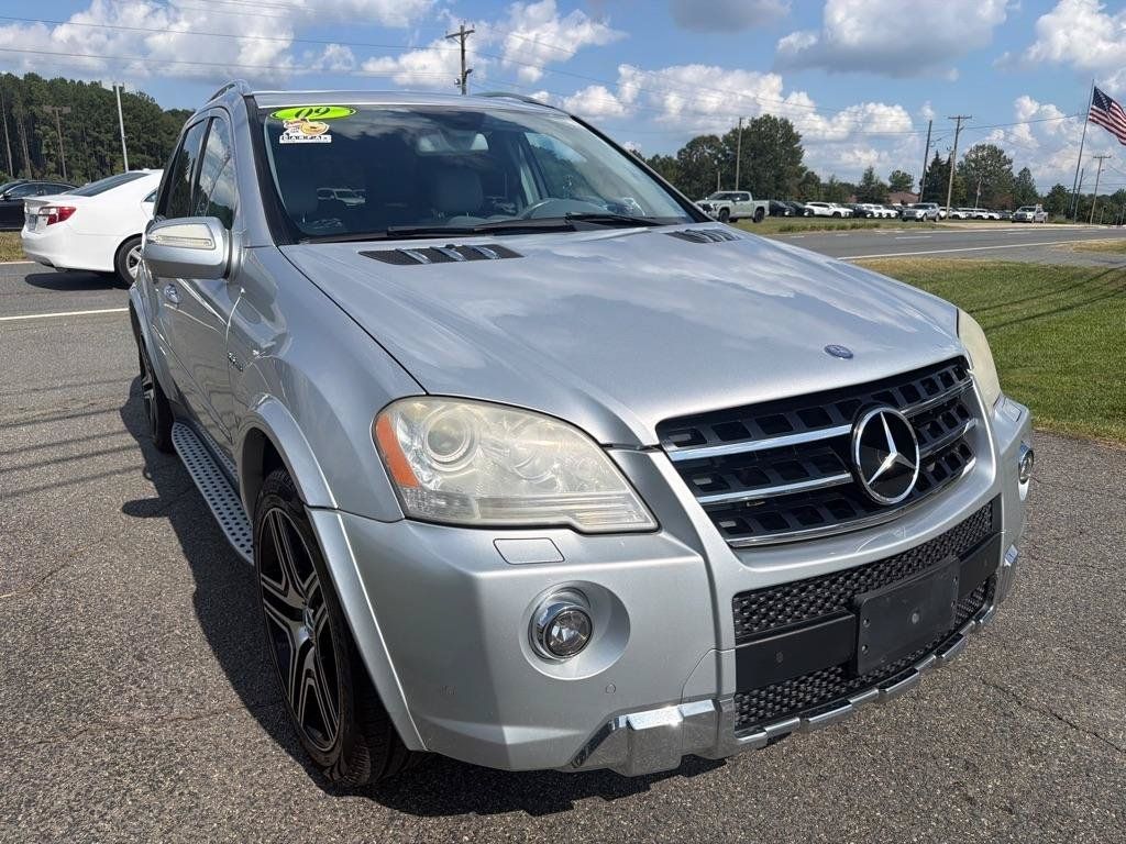 Used 2009 Mercedes-Benz ML 63 AMG 4MATIC image 2