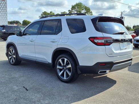 Used 2025 Honda Pilot Elite image 3