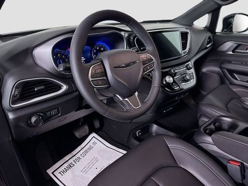 New 2026 Chrysler Voyager LX image 9