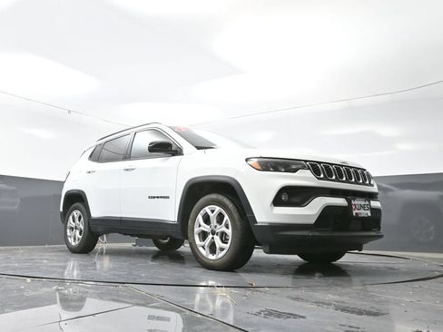 Used 2025 Jeep Compass Latitude AWD/4WD image 25