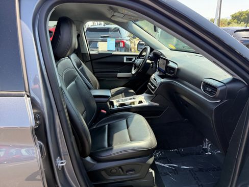 Certified 2022 Ford Explorer XLT w/ Equipment Group 202A AWD/4WD image 20