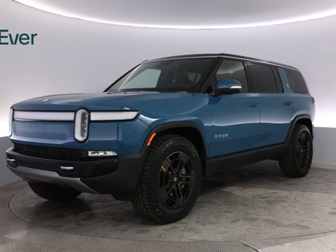 Used 2024 Rivian R1S Adventure AWD/4WD image 2