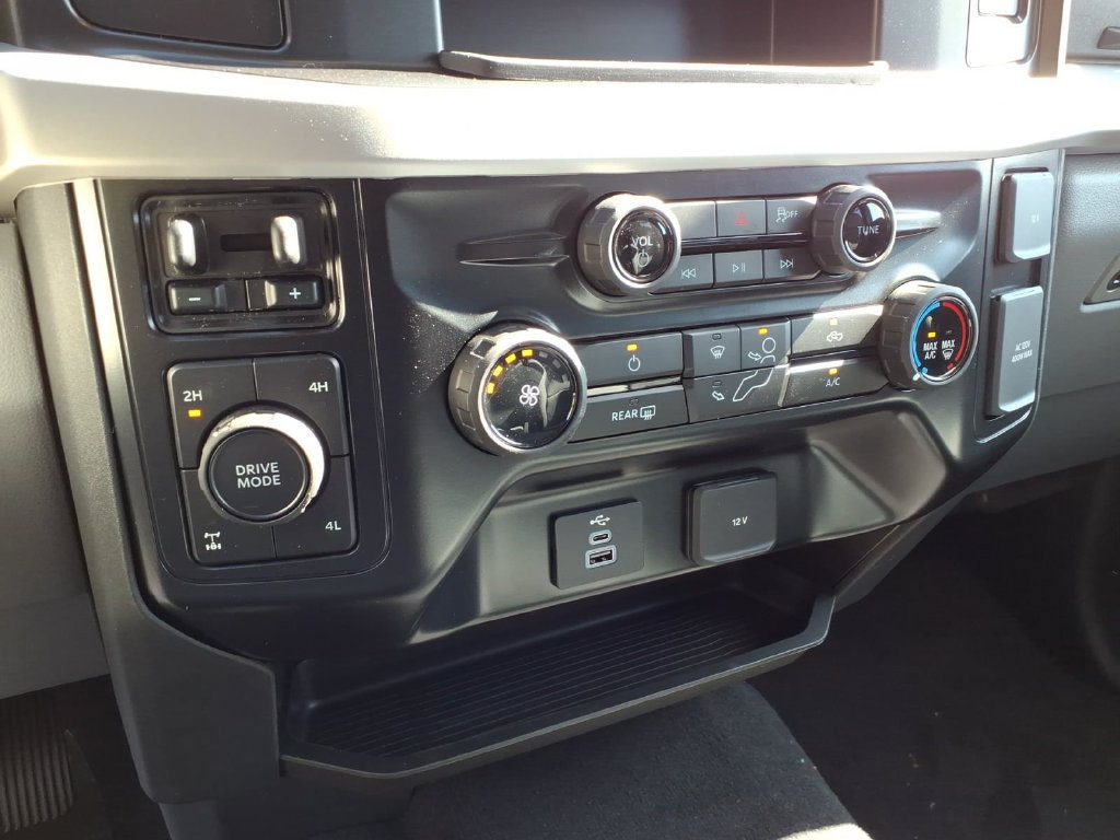 New 2027 Ford F350 XLT w/ FX4 Off-Road Package AWD/4WD image 22