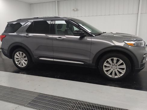 Used 2021 Ford Explorer Limited w/ Equipment Group 301A AWD/4WD image 11