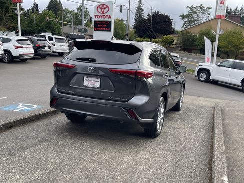 Certified 2020 Toyota Highlander Limited AWD/4WD image 7