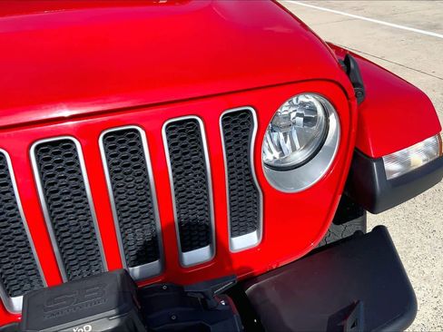 Used 2022 Jeep Wrangler Unlimited Sahara w/ Cold Weather Group AWD/4WD image 29