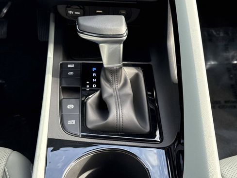 Certified 2025 Hyundai Elantra Limited w/ Cargo Package FWD image 8