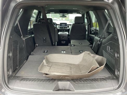 Used 2022 Chevrolet Tahoe LT w/ Luxury Package RWD image 20