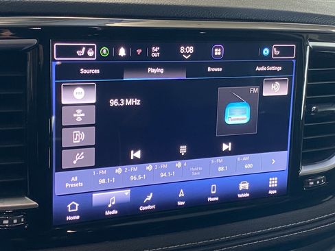 Used 2023 Chrysler Pacifica Limited image 4