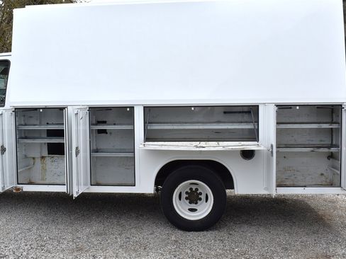 Used 2017 Ford E-350 and Econoline 350 Super Duty w/ Power Windows & Locks Group image 27