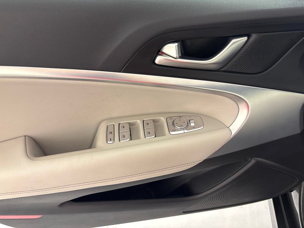 Used 2023 Genesis G70 2.0T RWD image 22