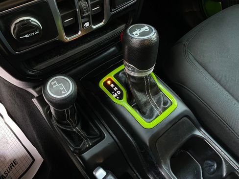 Used 2020 Jeep Wrangler Unlimited Sahara image 17