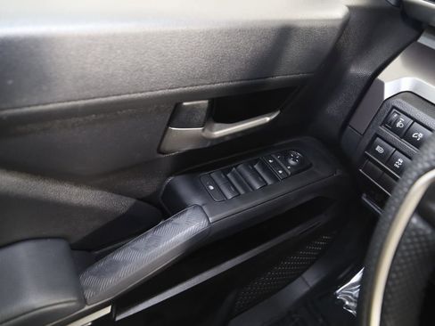 Used 2025 Toyota Tacoma TRD Off-Road image 31