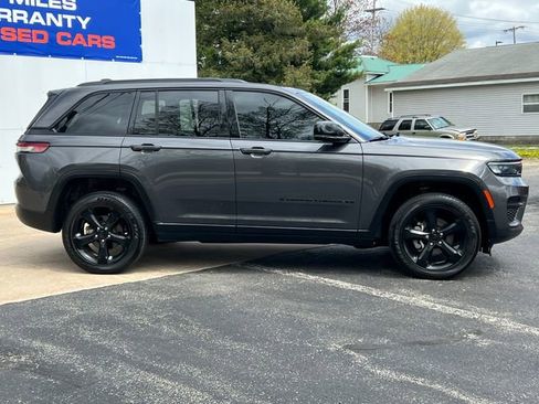 Used 2024 Jeep Grand Cherokee Altitude AWD/4WD image 46