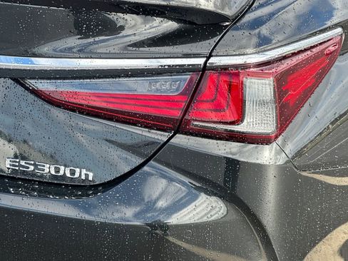 Used 2025 Lexus ES 300h w/ Premium Package image 25