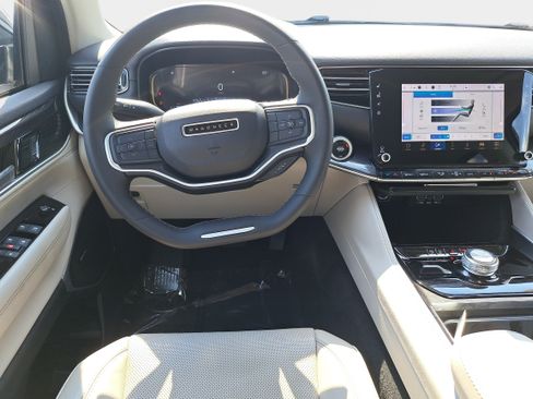 Used 2024 Jeep Wagoneer L 4WD image 18