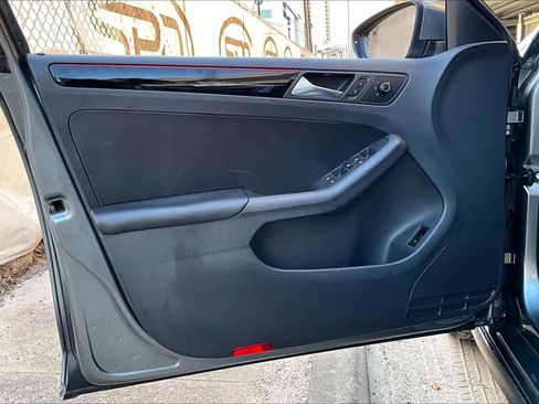 Used 2016 Volkswagen Jetta GLI SE image 21