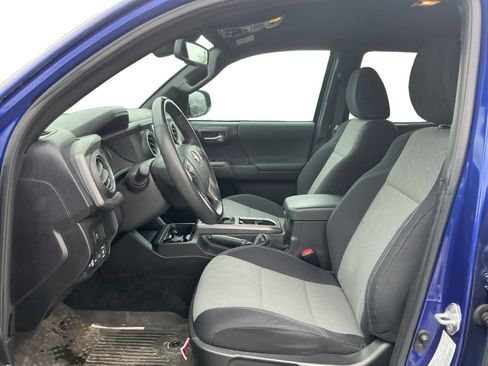 Used 2023 Toyota Tacoma TRD Off-Road image 9