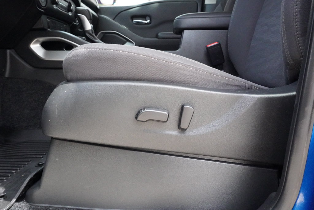 Used 2024 Nissan Frontier SV RWD image 26