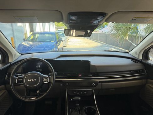 Used 2026 Kia Carnival FWD image 35