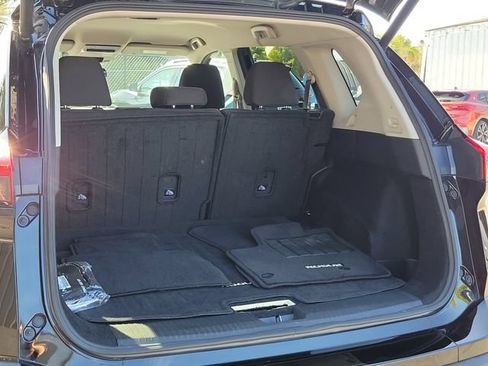 Used 2025 Nissan Rogue SV FWD image 14