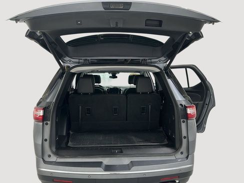 Used 2020 Chevrolet Traverse Premier image 25