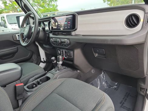 Used 2024 Jeep Wrangler Unlimited Sport AWD/4WD image 11