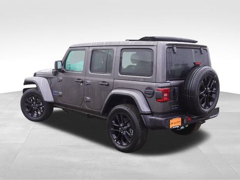 Used 2025 Jeep Wrangler Unlimited Sahara w/ Safety Group AWD/4WD image 8