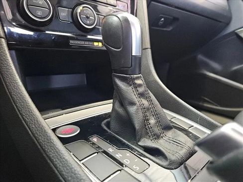 Used 2021 Volkswagen Passat 2.0T SE image 12