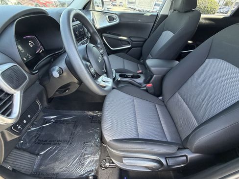 Certified 2025 Kia Soul LX FWD image 15