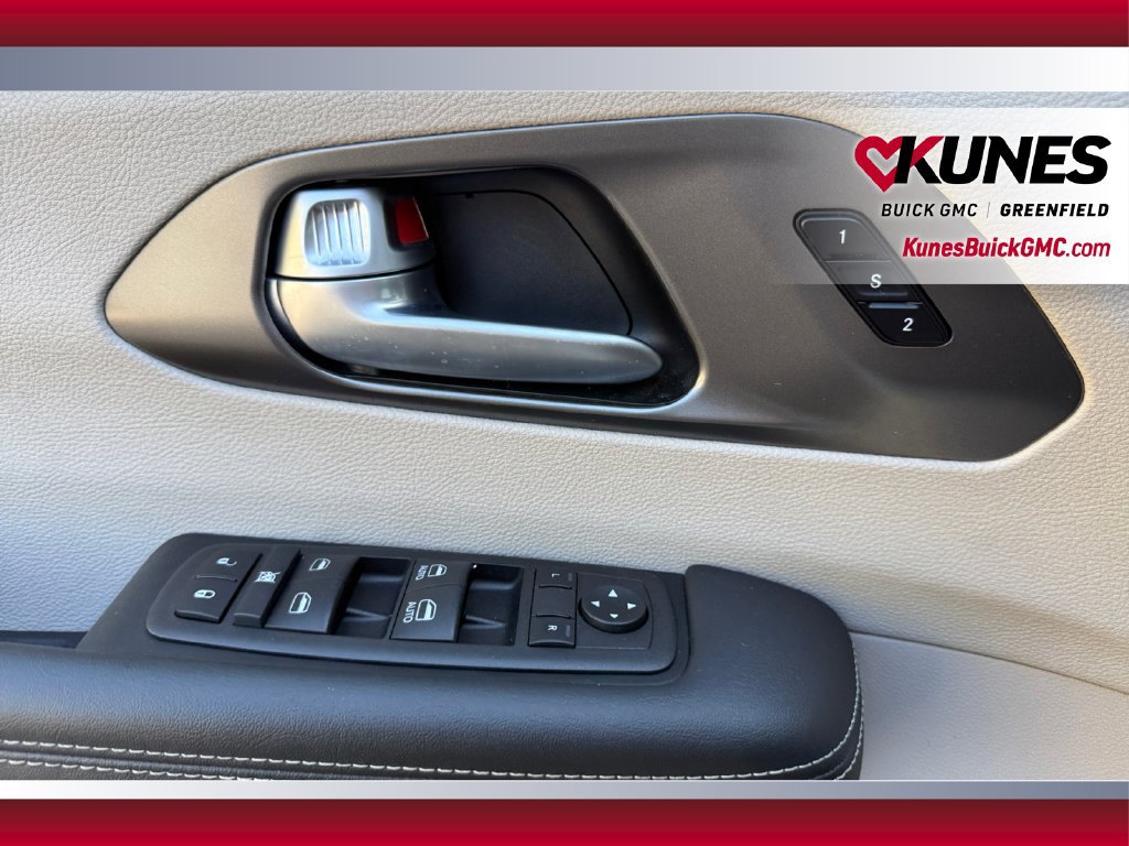 Used 2024 Chrysler Pacifica Touring-L FWD image 20