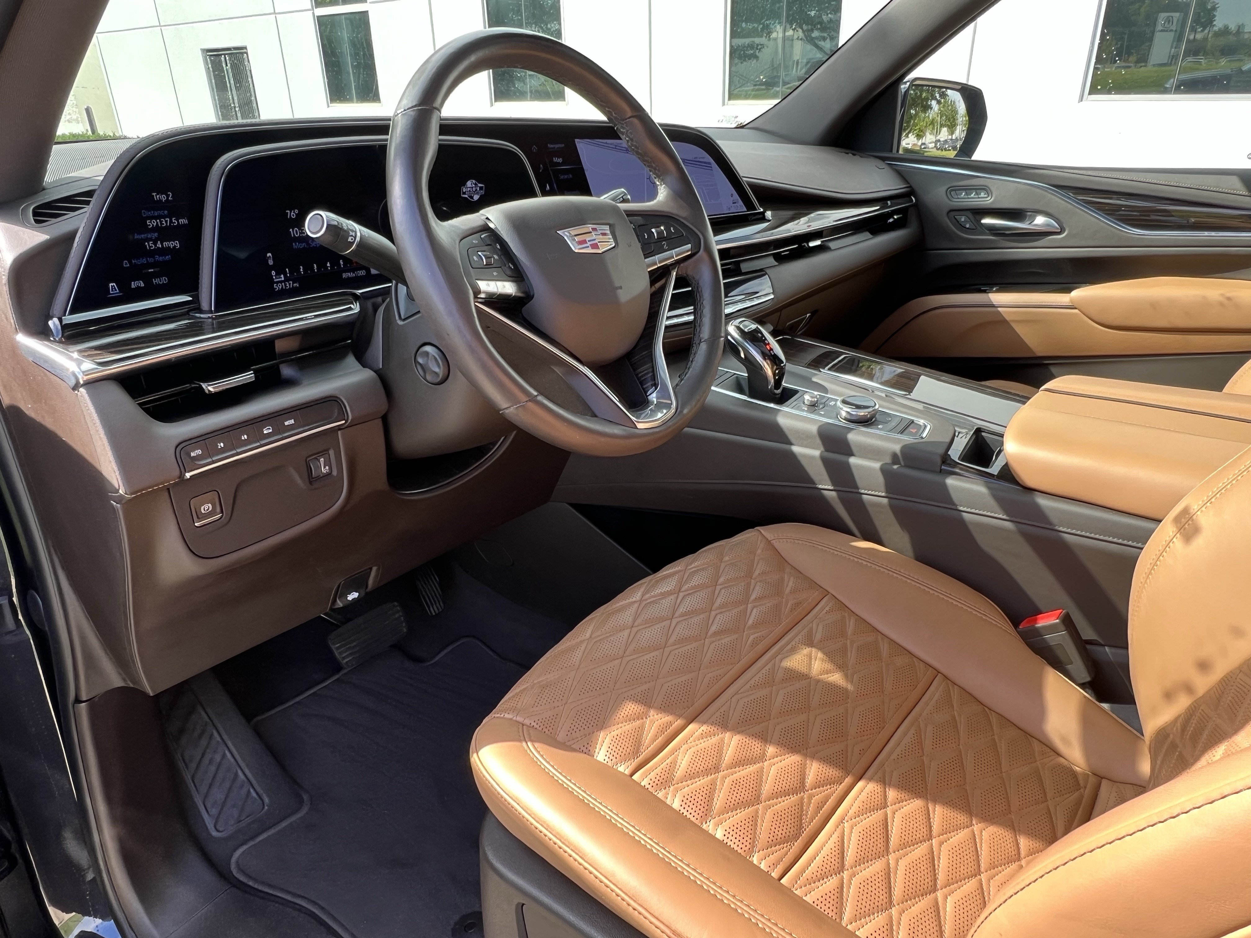 Used 2023 Cadillac Escalade Premium Luxury w/ LPO, Illumination Package AWD/4WD image 17