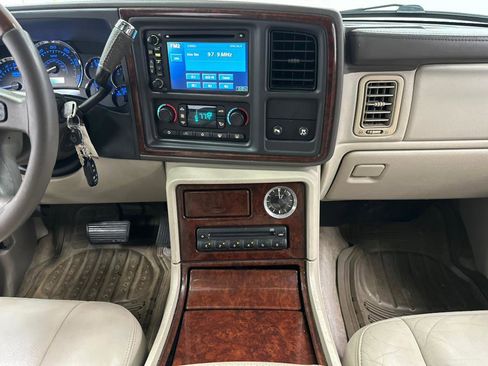Used 2005 Cadillac Escalade AWD image 50
