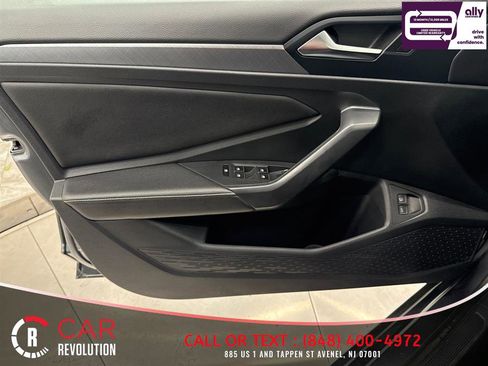 Used 2024 Volkswagen Jetta SE FWD image 34