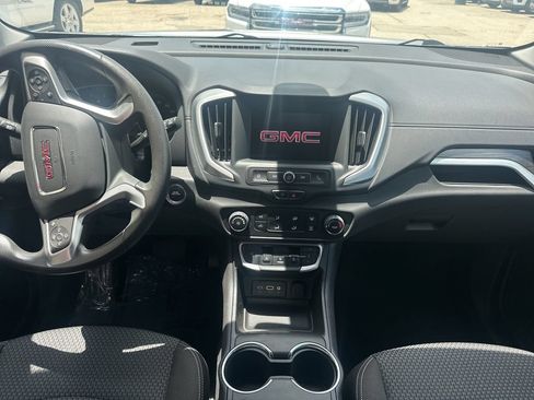 Used 2024 GMC Terrain SLE FWD image 10