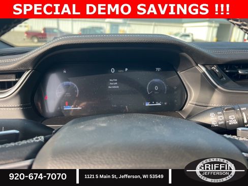 New 2025 Jeep Grand Cherokee Limited w/ Luxury Tech Group II image 21