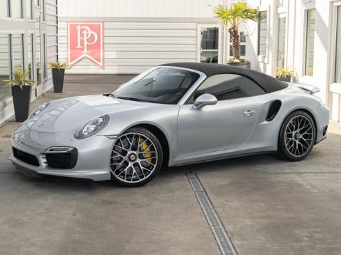 Used 2014 Porsche 911 Turbo S image 9