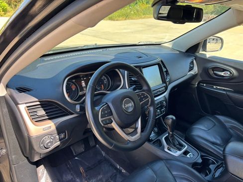 Used 2017 Jeep Cherokee Limited image 22