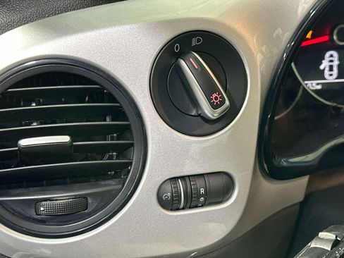 Used 2015 Volkswagen Beetle 1.8T Classic image 18